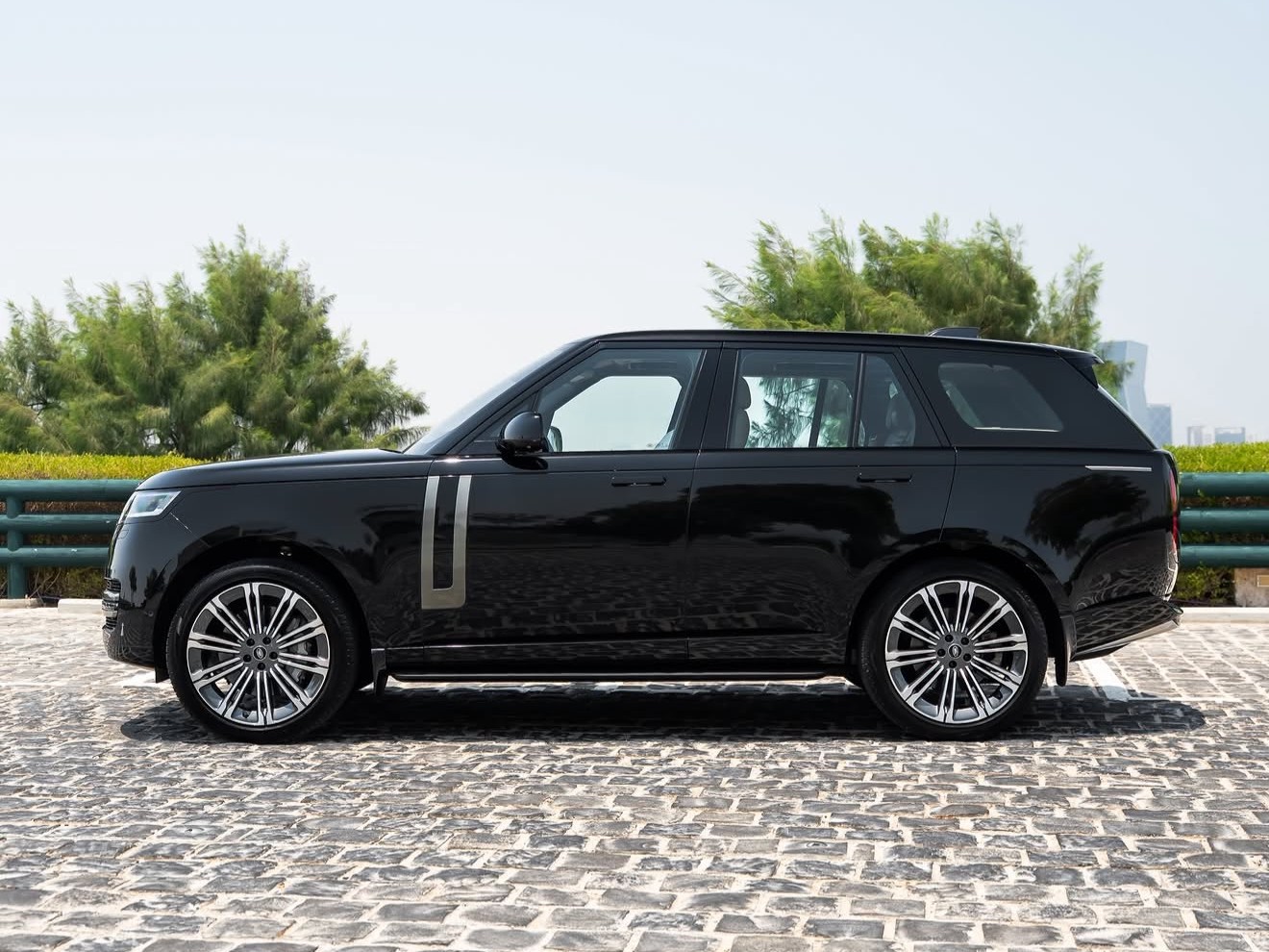 Land Rover Range Rover Vogue HSE 2023 - Image 3