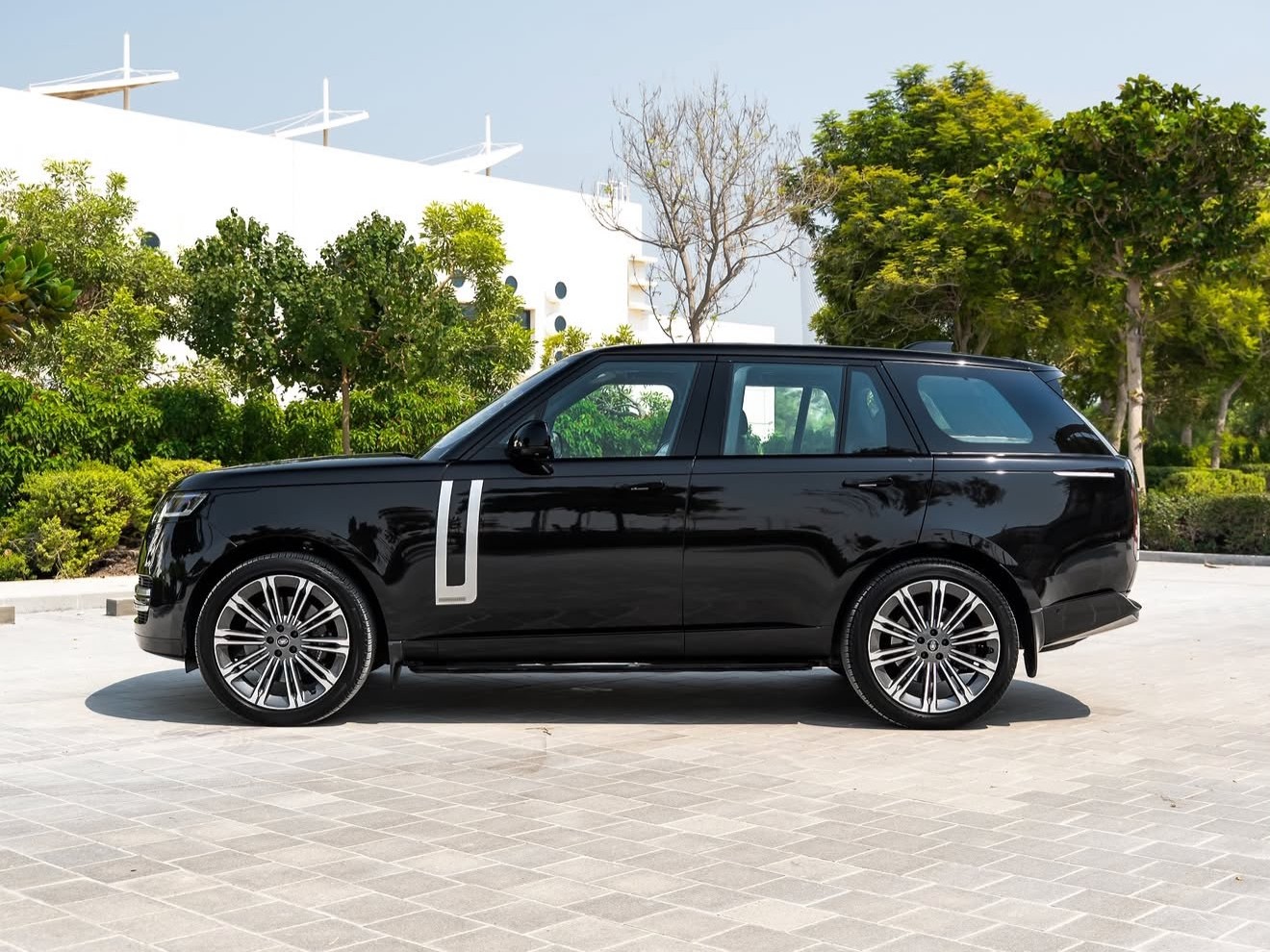 Land Rover Range Rover Vogue Autobiography 2022 - Image 3