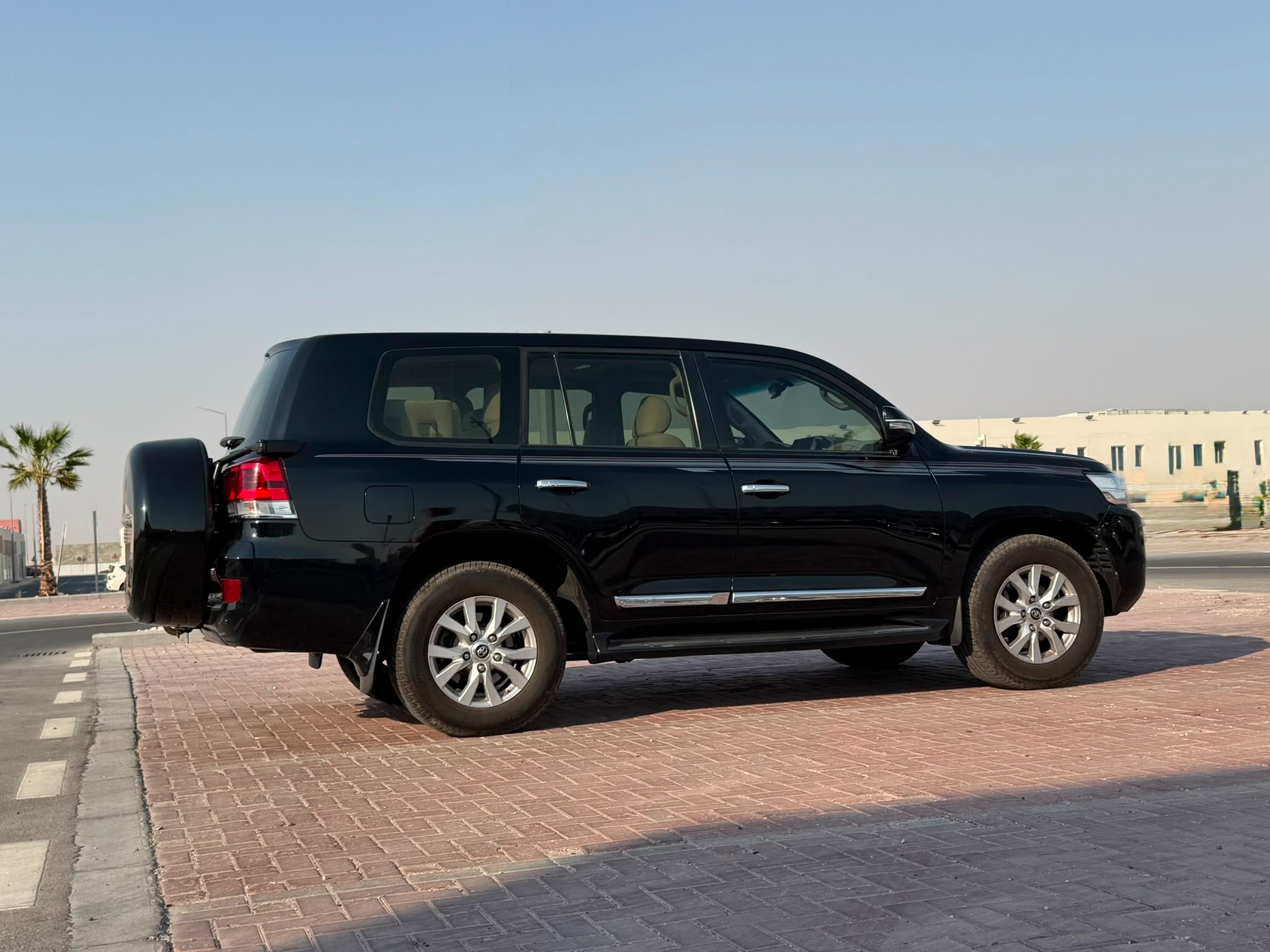 Toyota Land Cruiser GXR v8 2020 - Image 4