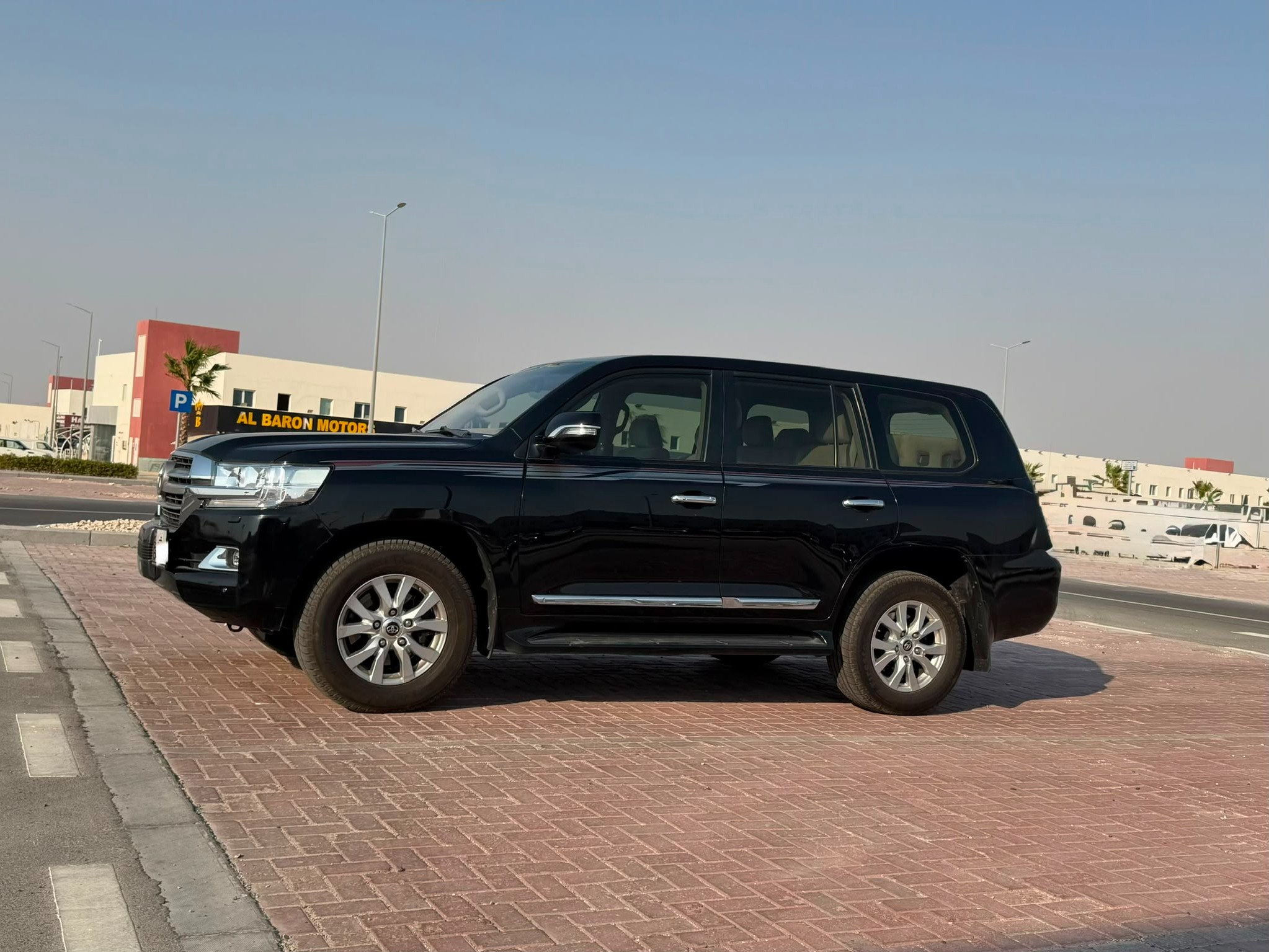 Toyota Land Cruiser GXR v8 2020 - Image 3