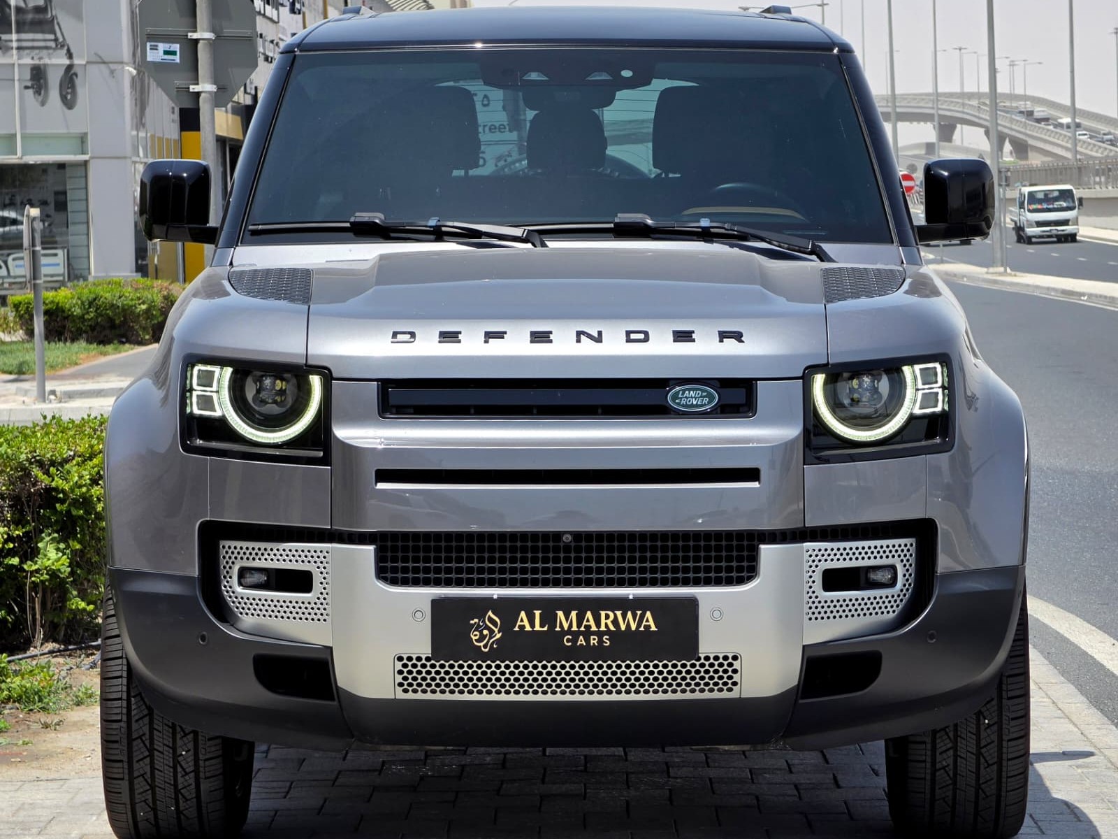 Land Rover Defender 90 HSE 2023 - Image 2