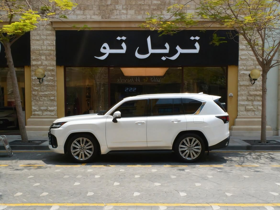 Lexus LX 600 VIP 2023 - Image 3