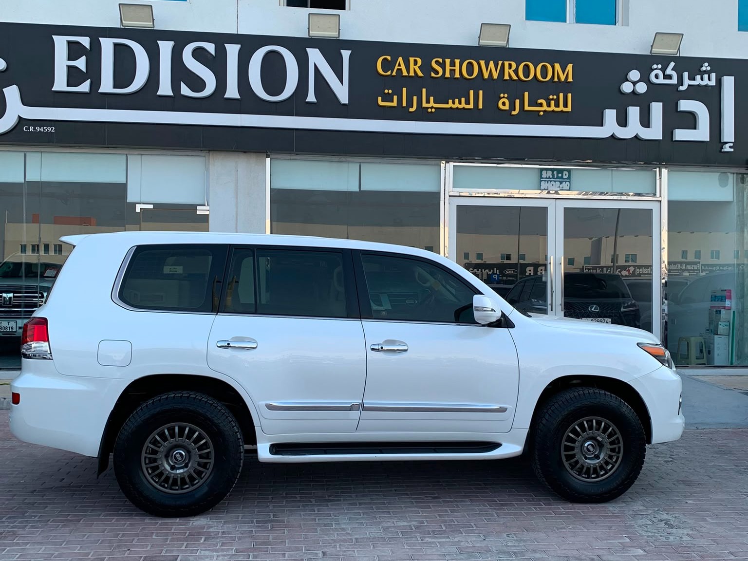 Lexus LX 570 2012 - Image 3
