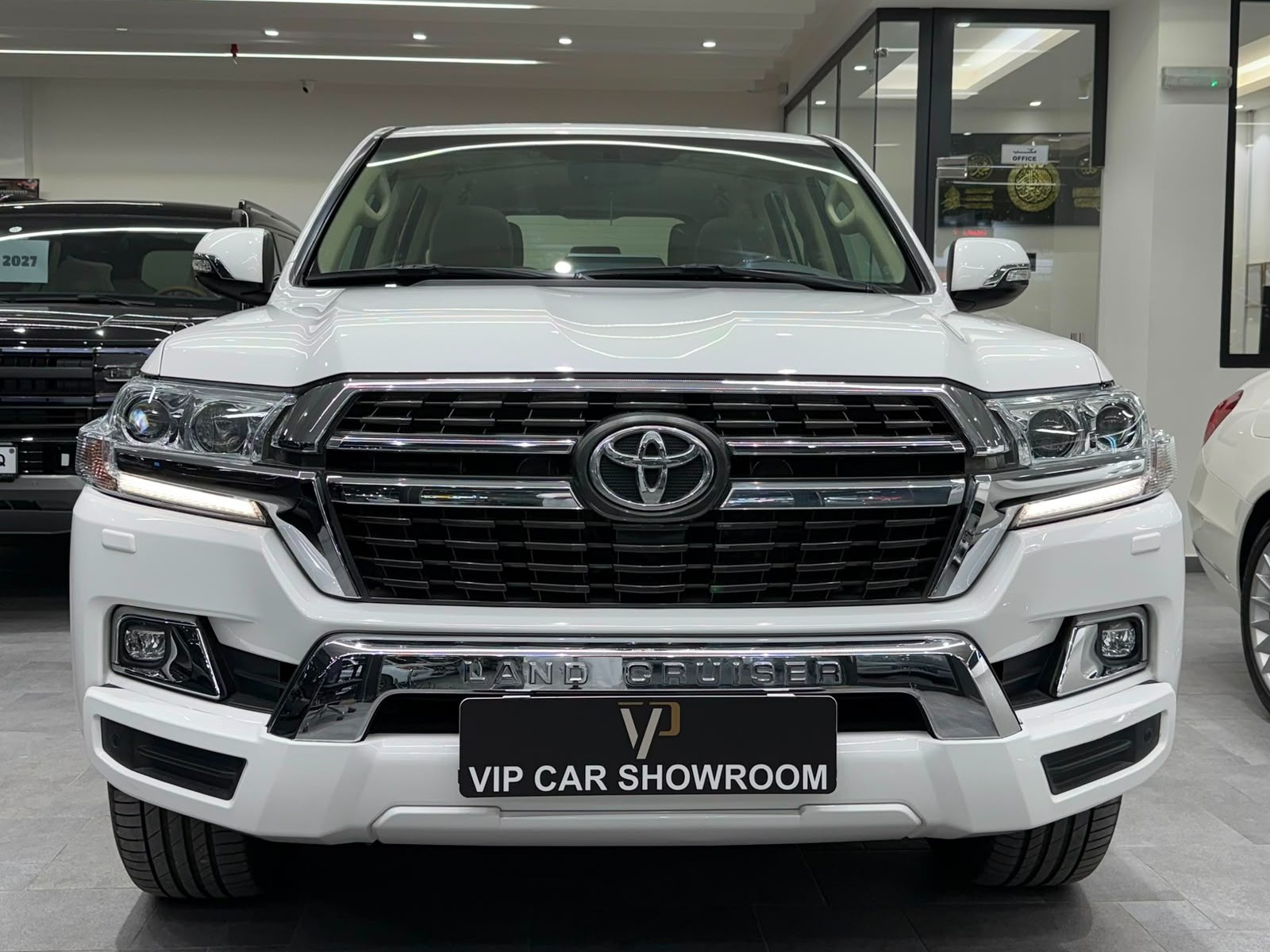 Toyota Land Cruiser GXR v8 2021 - Image 2