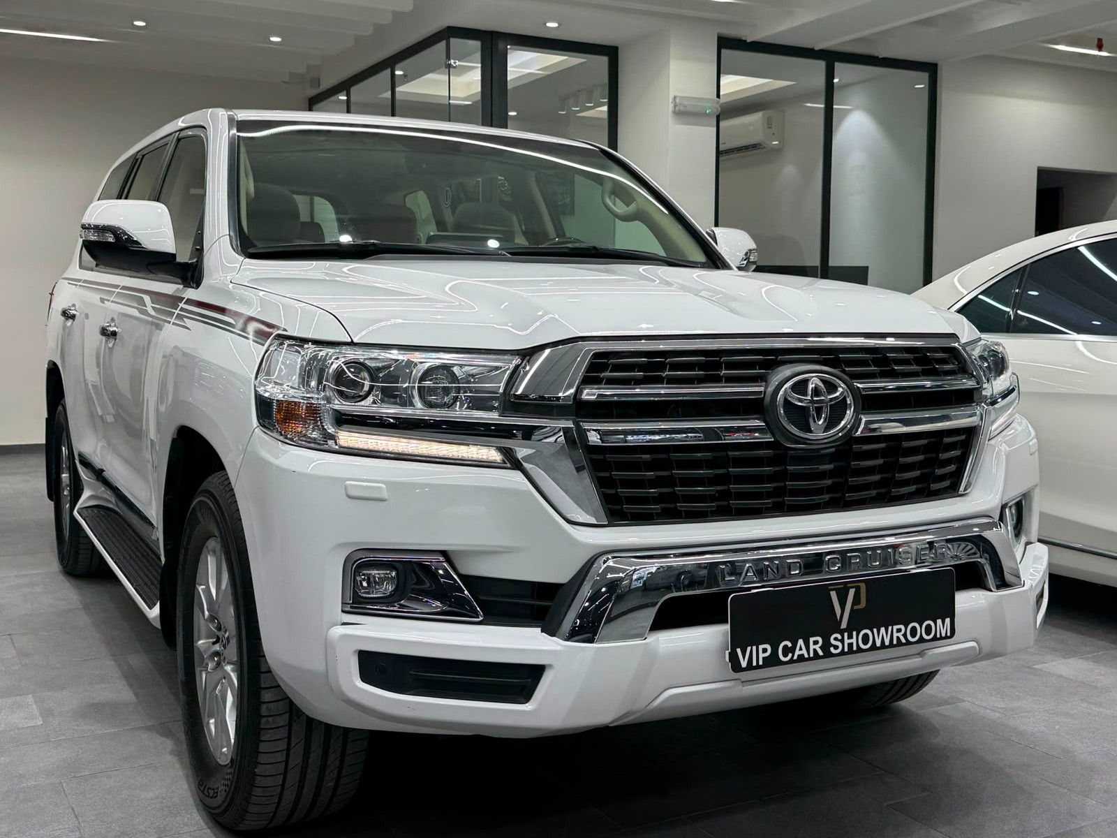 Toyota Land Cruiser GXR v8 2021