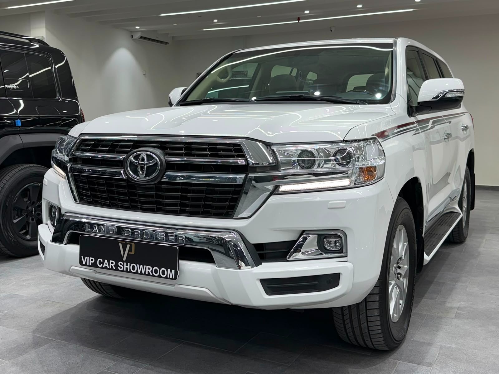 Toyota Land Cruiser GXR v8 2021 - Image 3