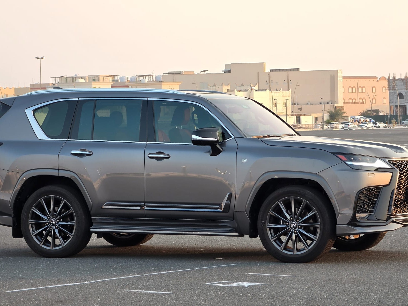 Lexus LX 600 Luxury  2026 - Image 4