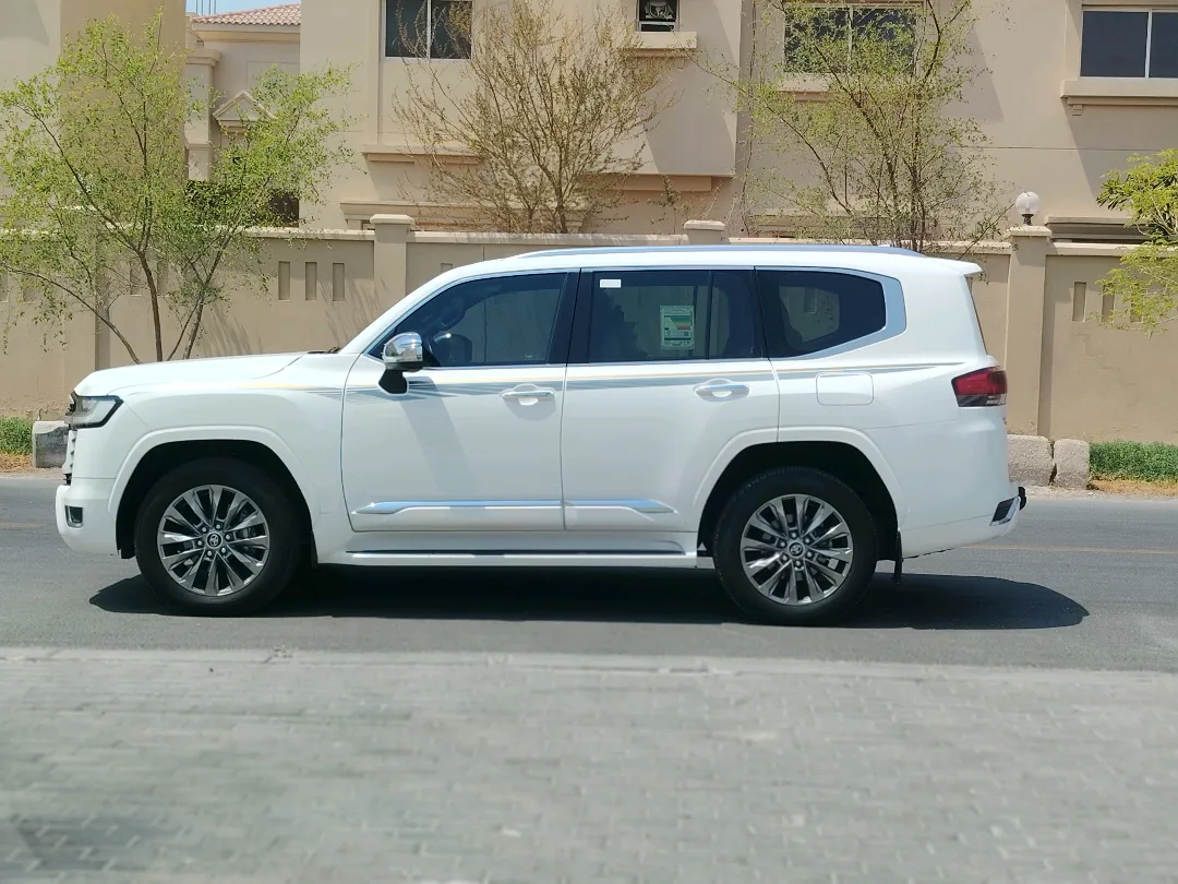 Toyota Land Cruiser VX.R 2023 - Image 2