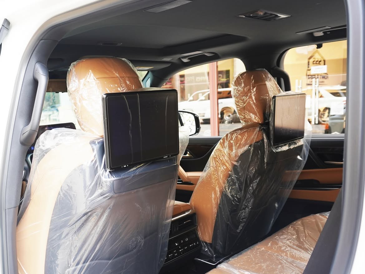 Lexus LX 600 Luxury  2025 - Image 4