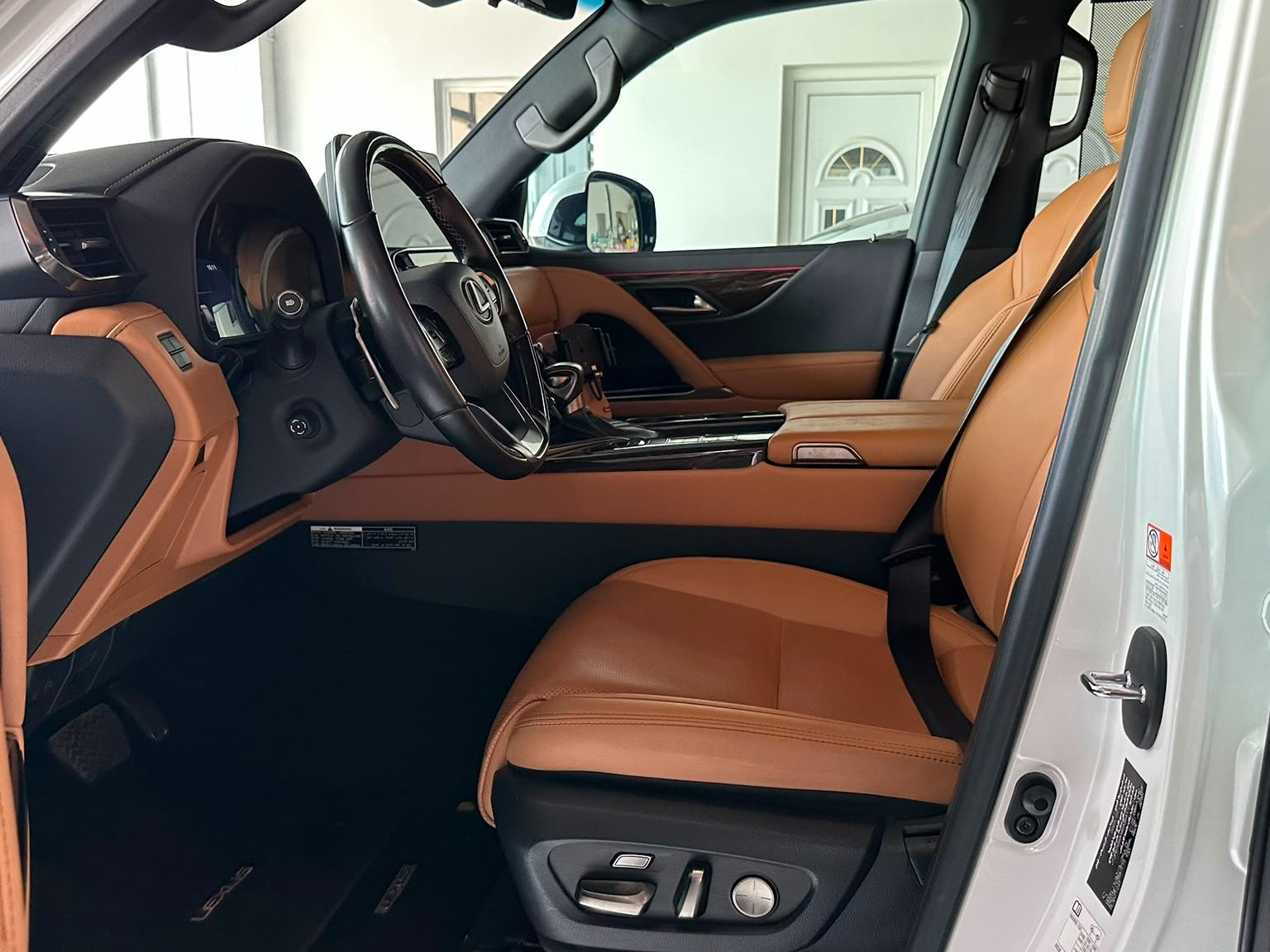 Lexus LX 600 2023 - Image 2