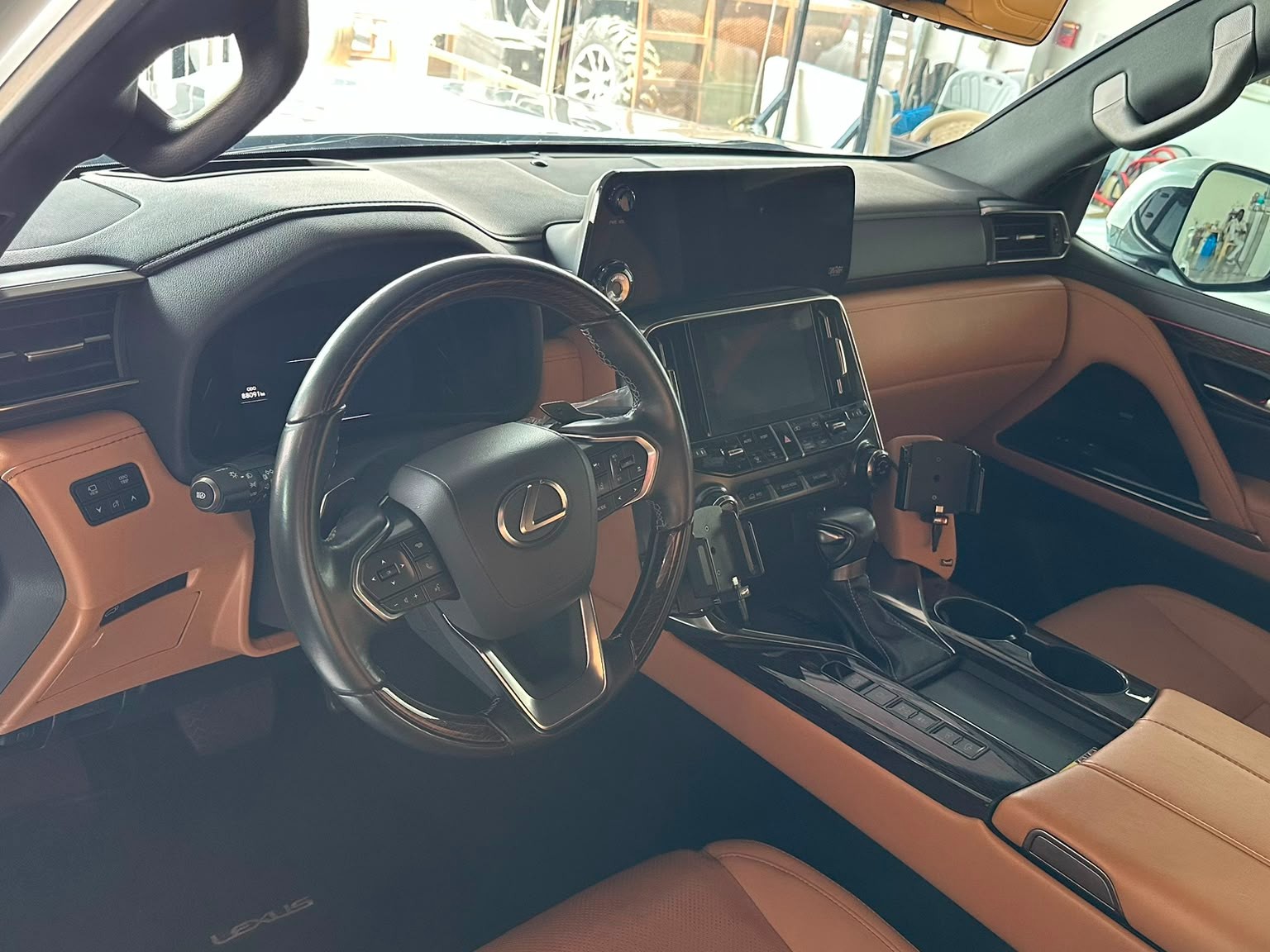 Lexus LX 600 2023 - Image 4