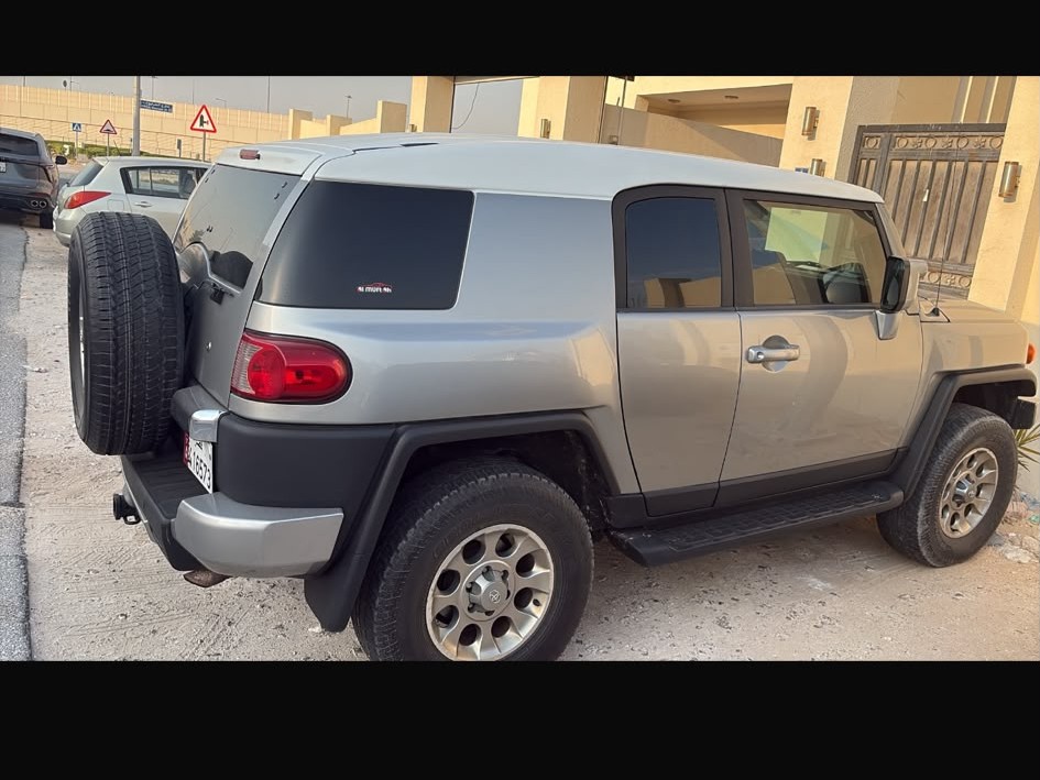 Toyota FJ Cruiser  2012 - Image 2