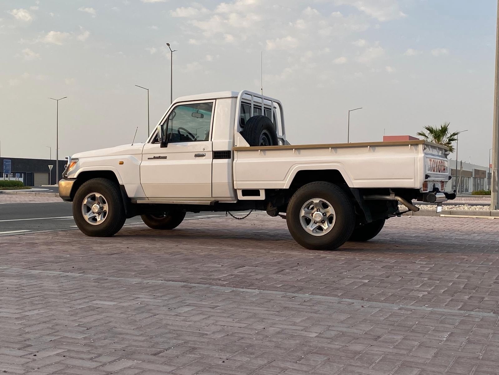 Toyota LX  2009 - Image 4