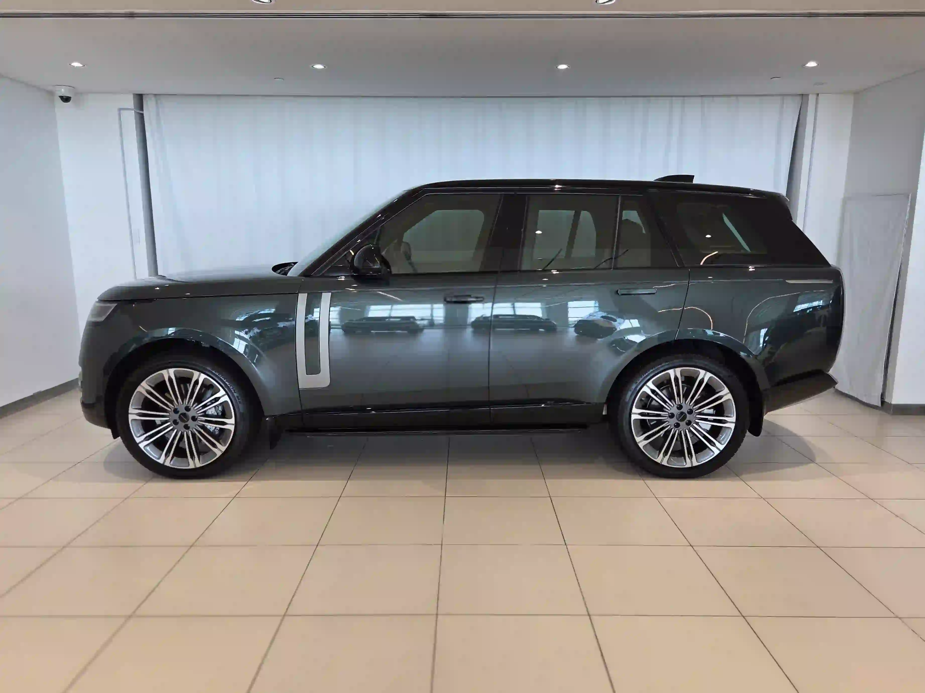 Land Rover Range Rover Vogue SE 2026 - Image 3