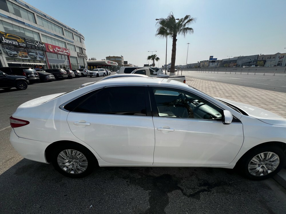 Toyota Camry Standard 2017 - Image 2