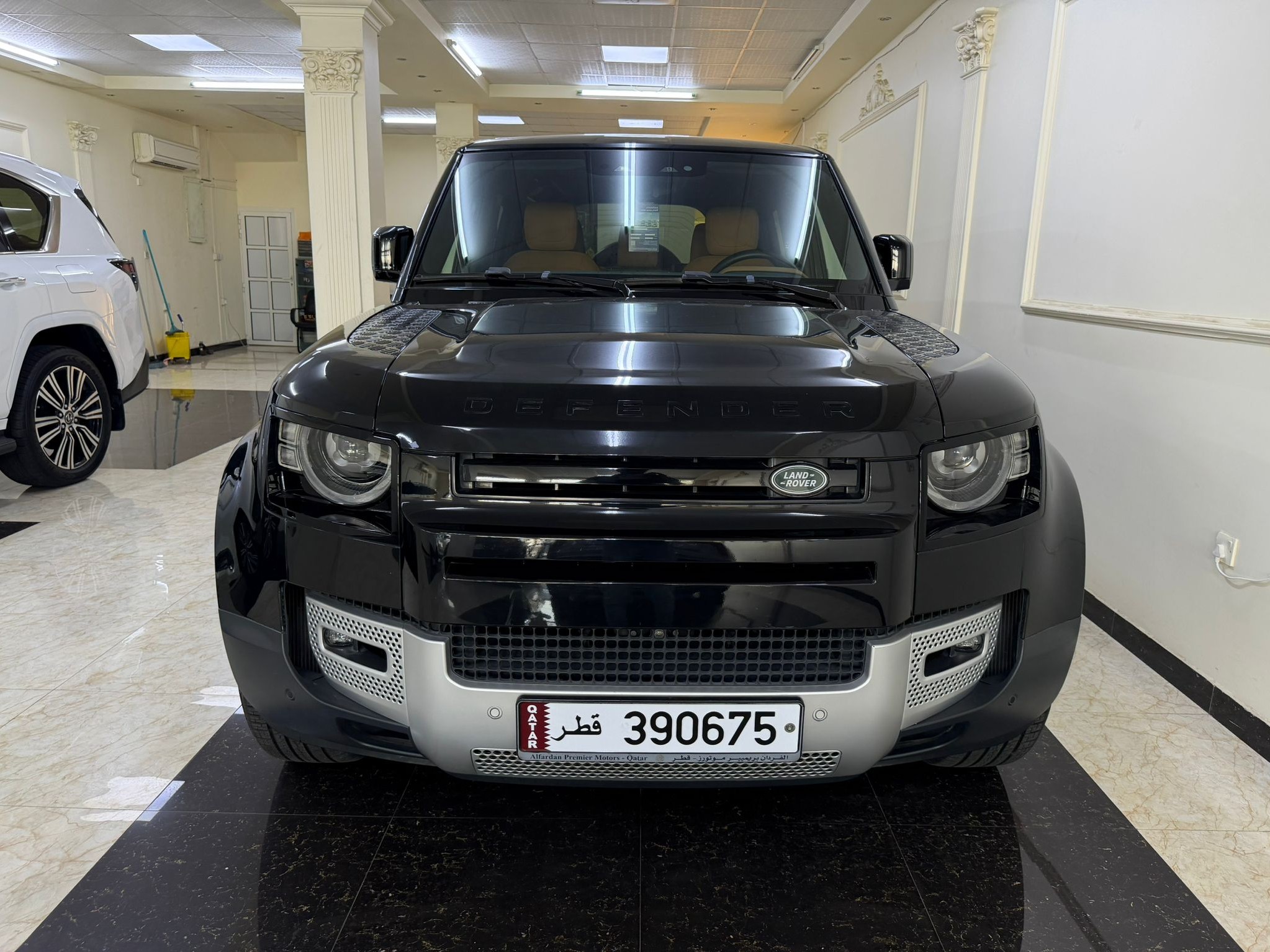 Land Rover Defender 110 3.0i6 HSE 2023 - Image 2