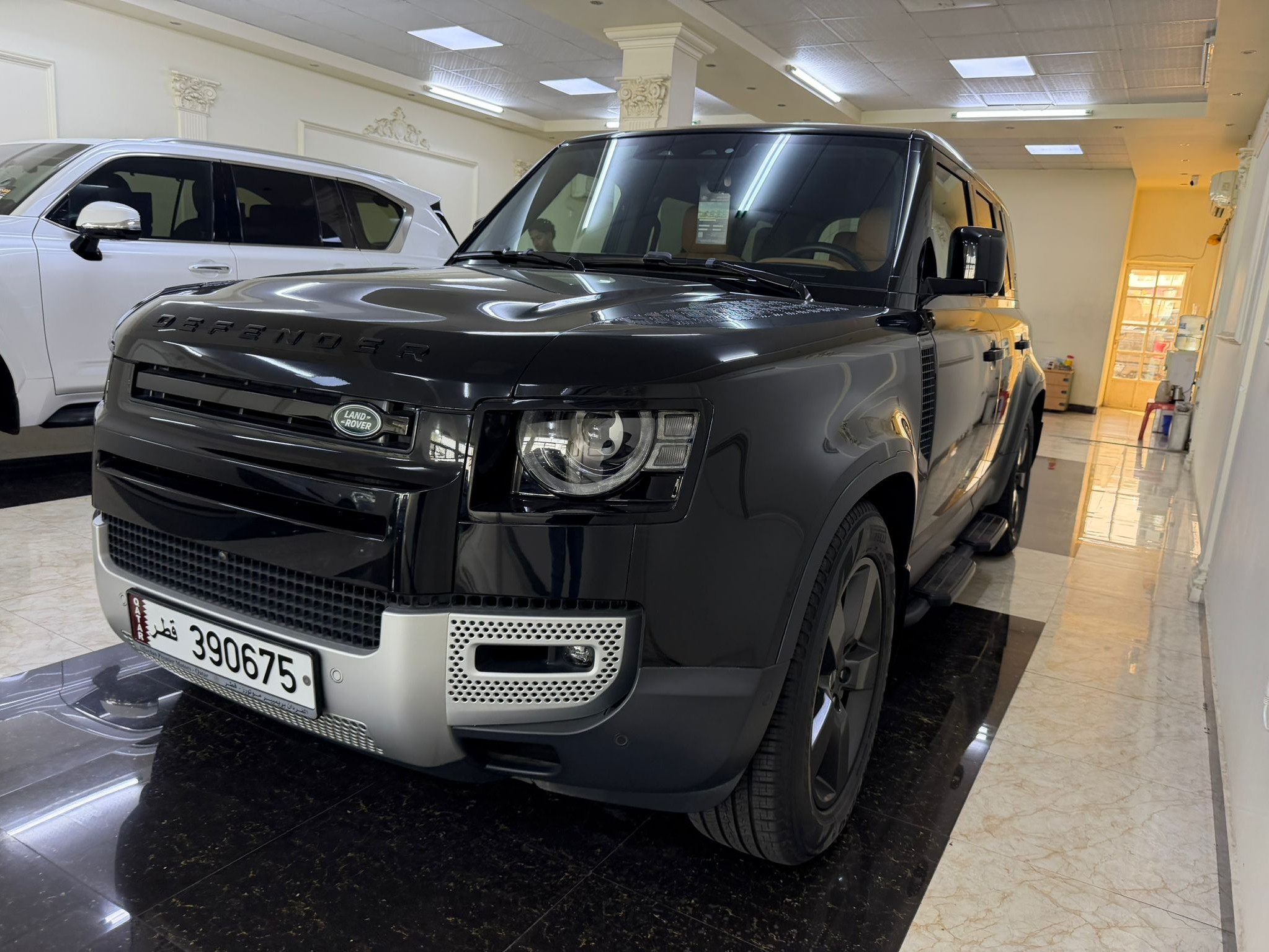 Land Rover Defender 110 3.0i6 HSE 2023 - Image 3