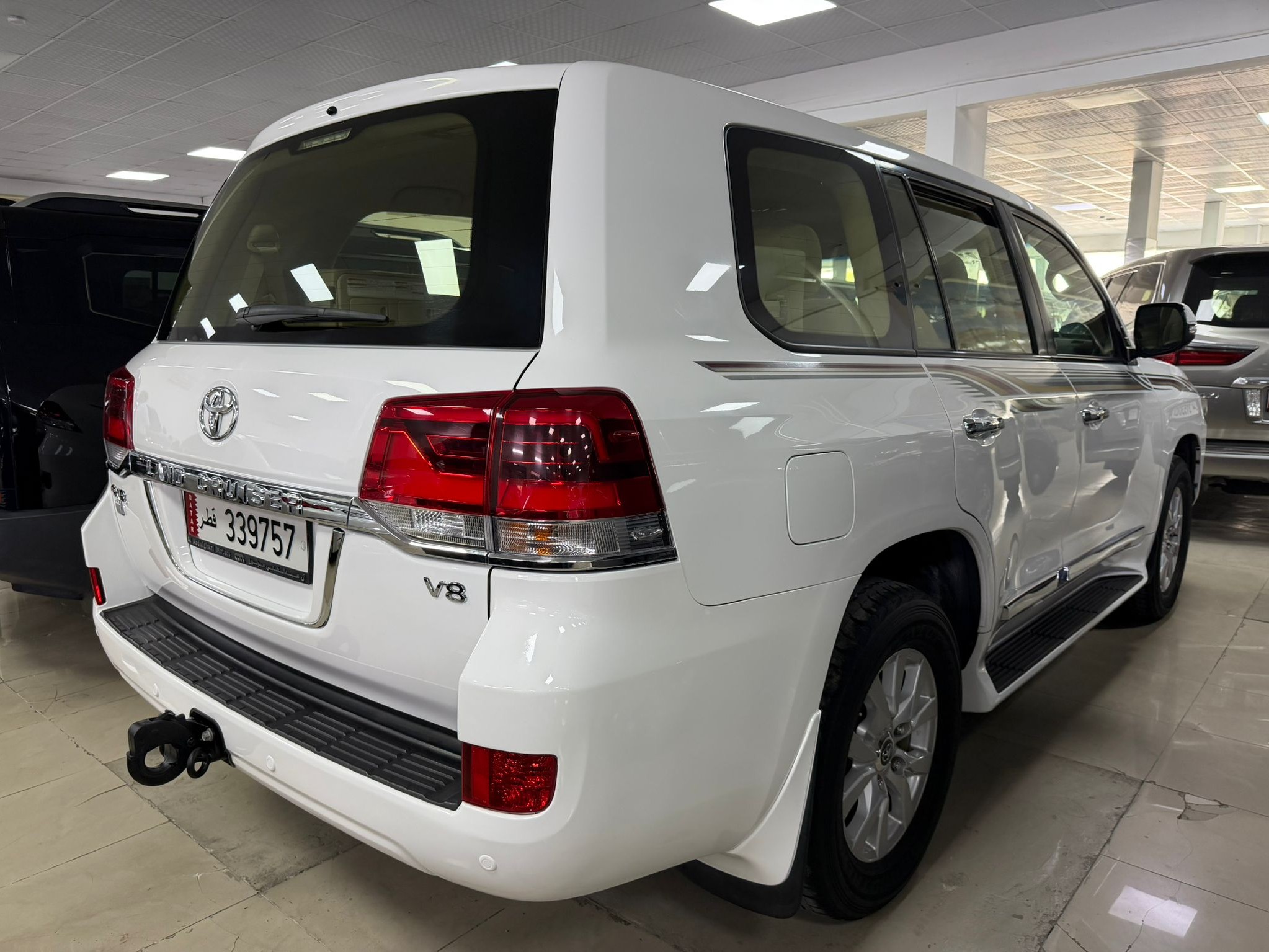 Toyota Land Cruiser GXR v8 2017 - Image 4
