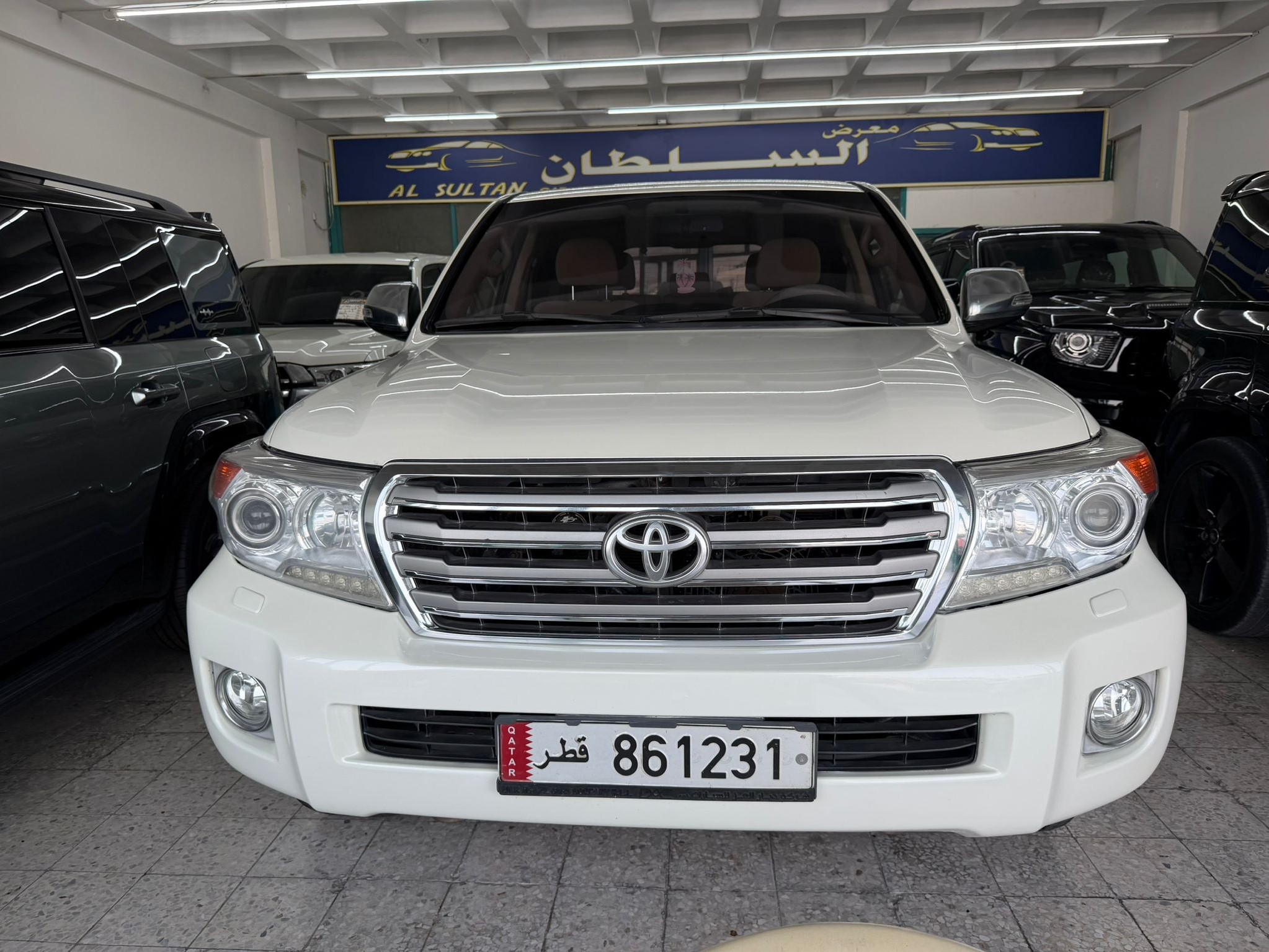 Toyota Land Cruiser GXR v8 2013 - Image 2