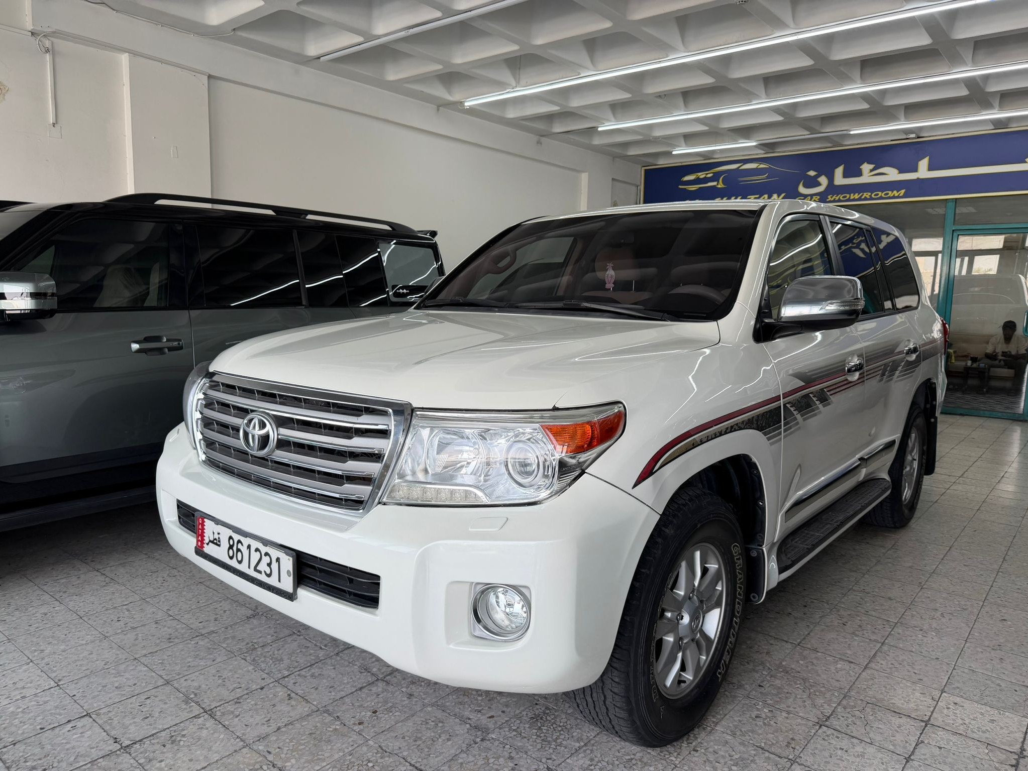 Toyota Land Cruiser GXR v8 2013 - Image 3