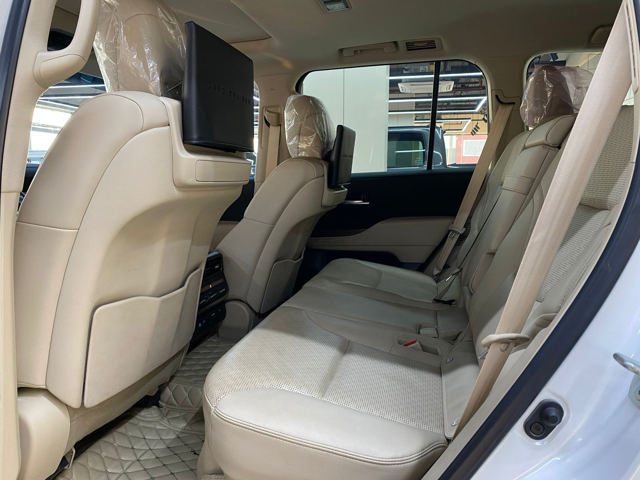 Toyota Land Cruiser VX.R 2023 - Image 4