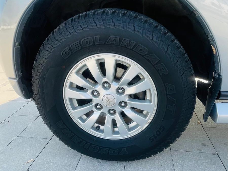 Mitsubishi Pajero 3.5 2013 - Image 4