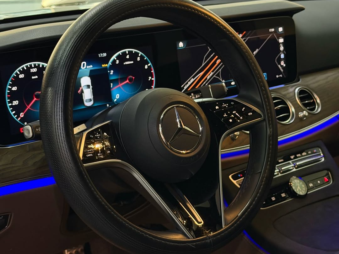 Mercedes-Benz E-Class Sedan 200 2023 - Image 4