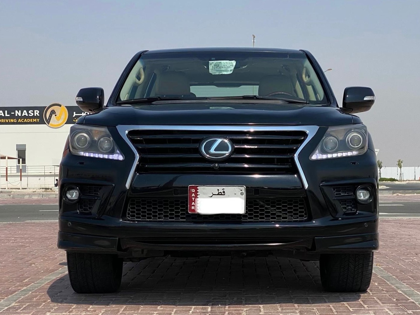 Lexus LX 570 2011 - Image 2