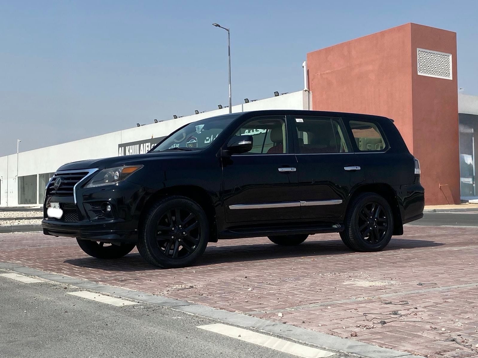 Lexus LX 570 2011 - Image 3