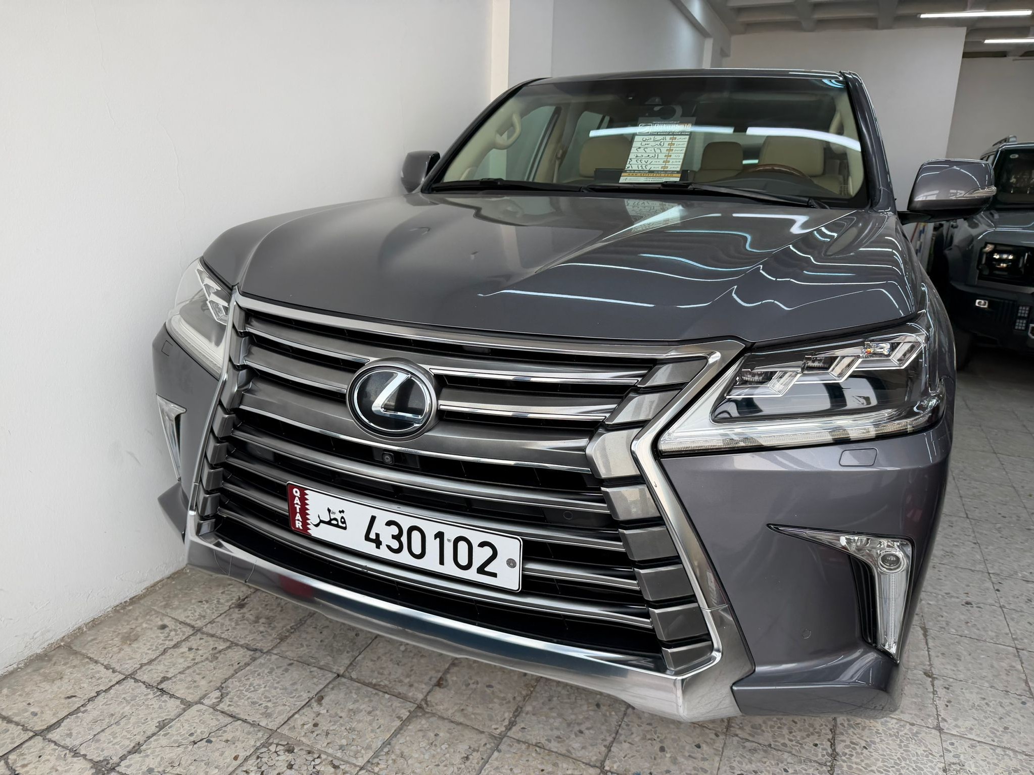 Lexus LX 570 2016 - Image 2