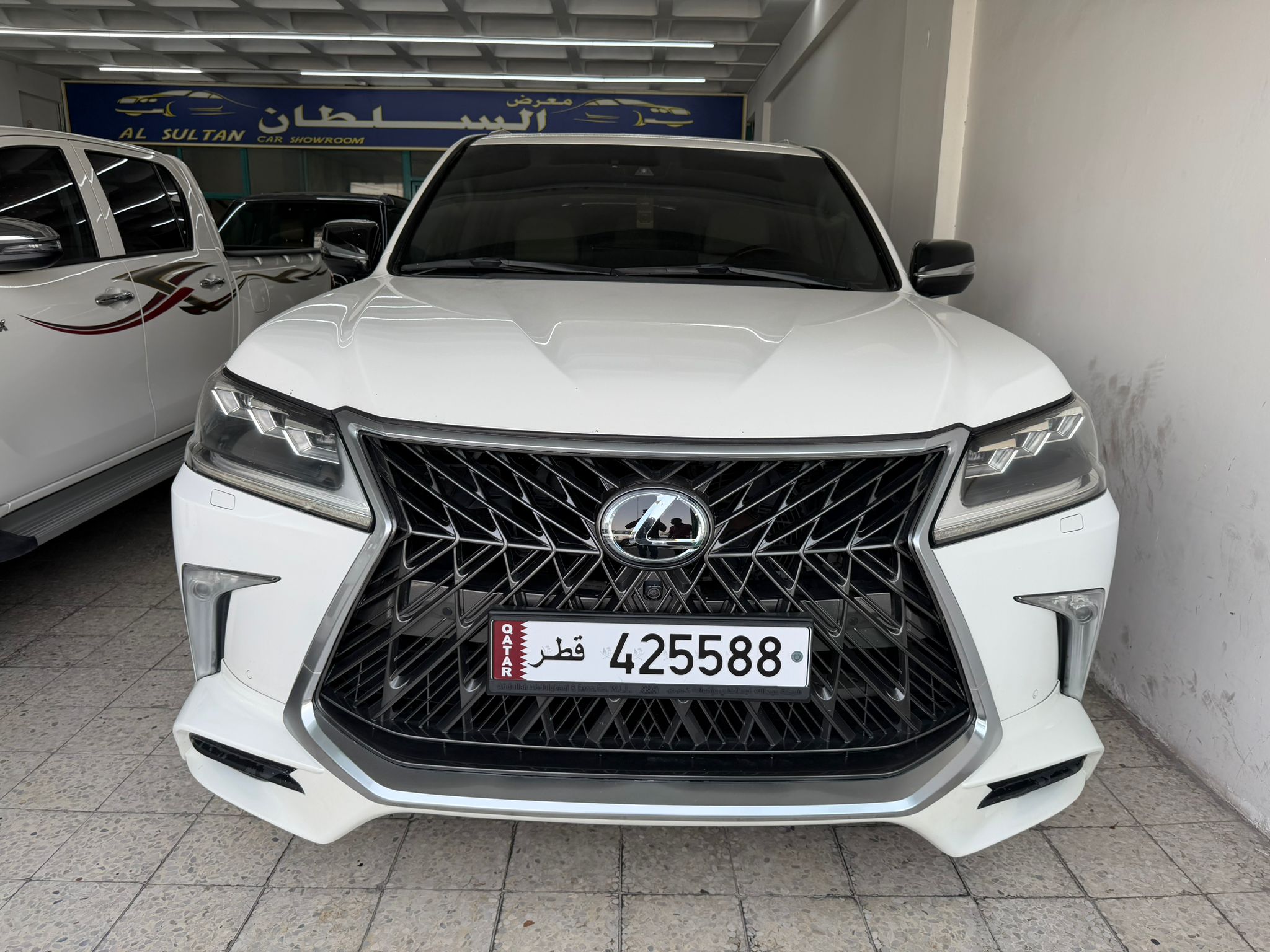 Lexus LX 570 2016 - Image 2