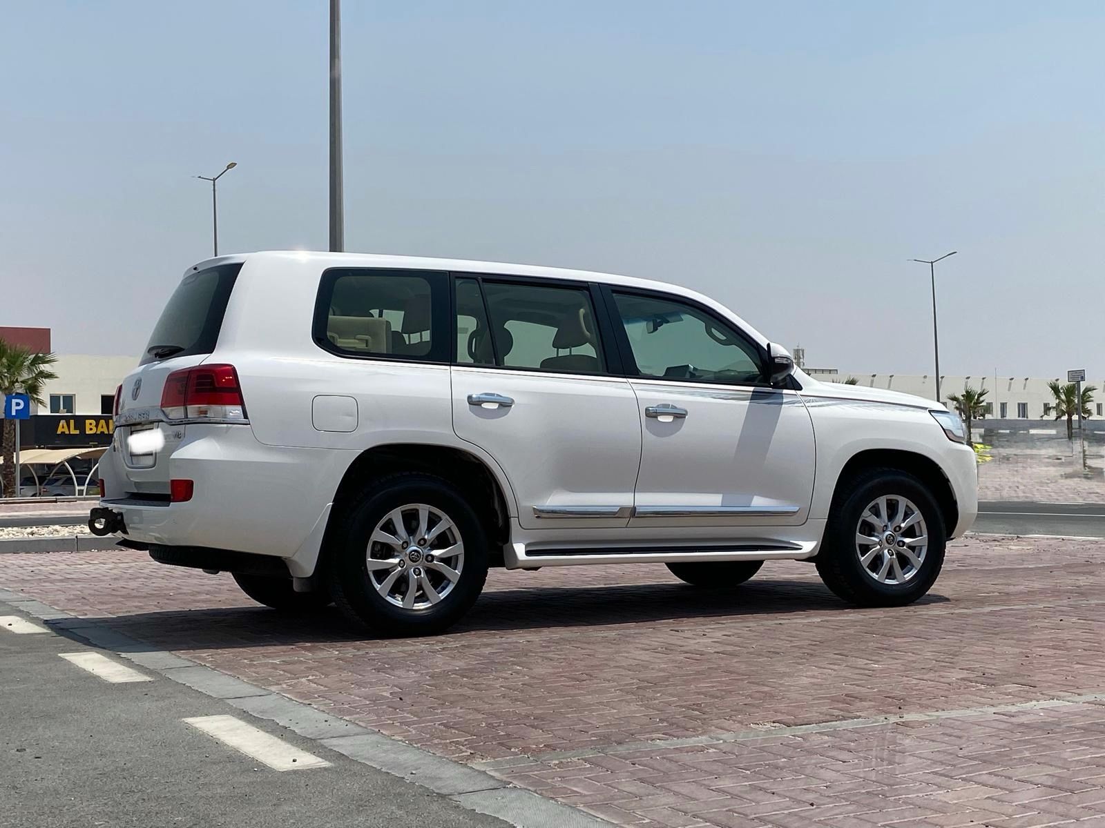 Toyota Land Cruiser GXR v8 2019 - Image 4