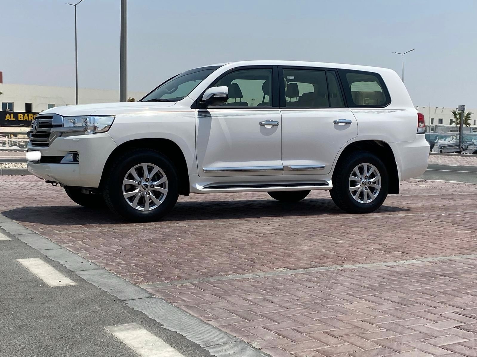 Toyota Land Cruiser GXR v8 2019 - Image 3