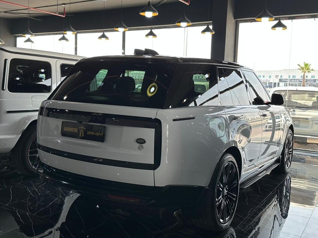 Land Rover Range Rover Vogue SE 2023 - Image 2