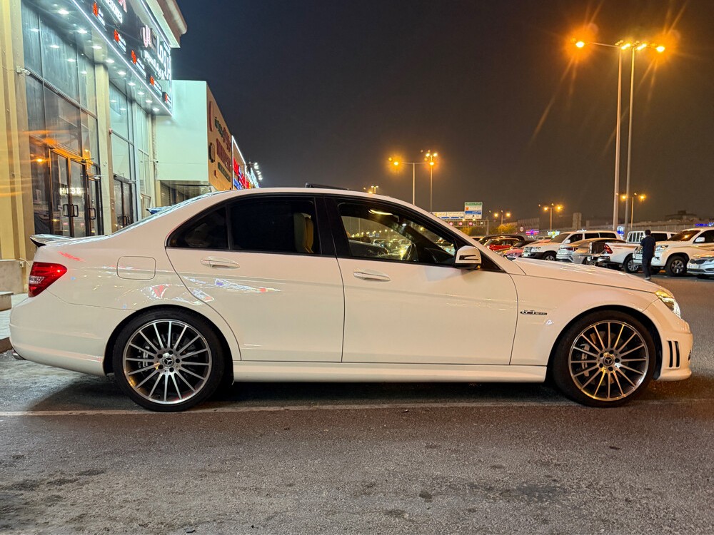 Mercedes-Benz C-Class Sedan 63 AMG 2010 - Image 3