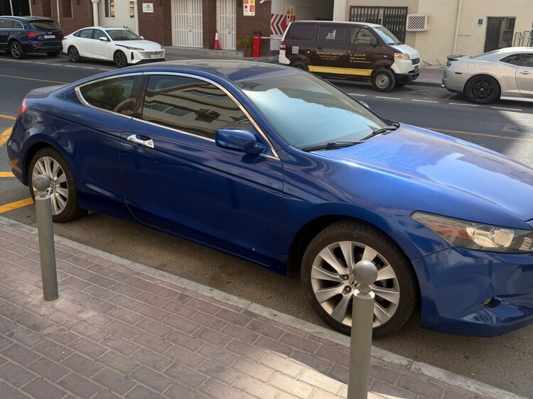 Honda Accord 2010 - Image 2