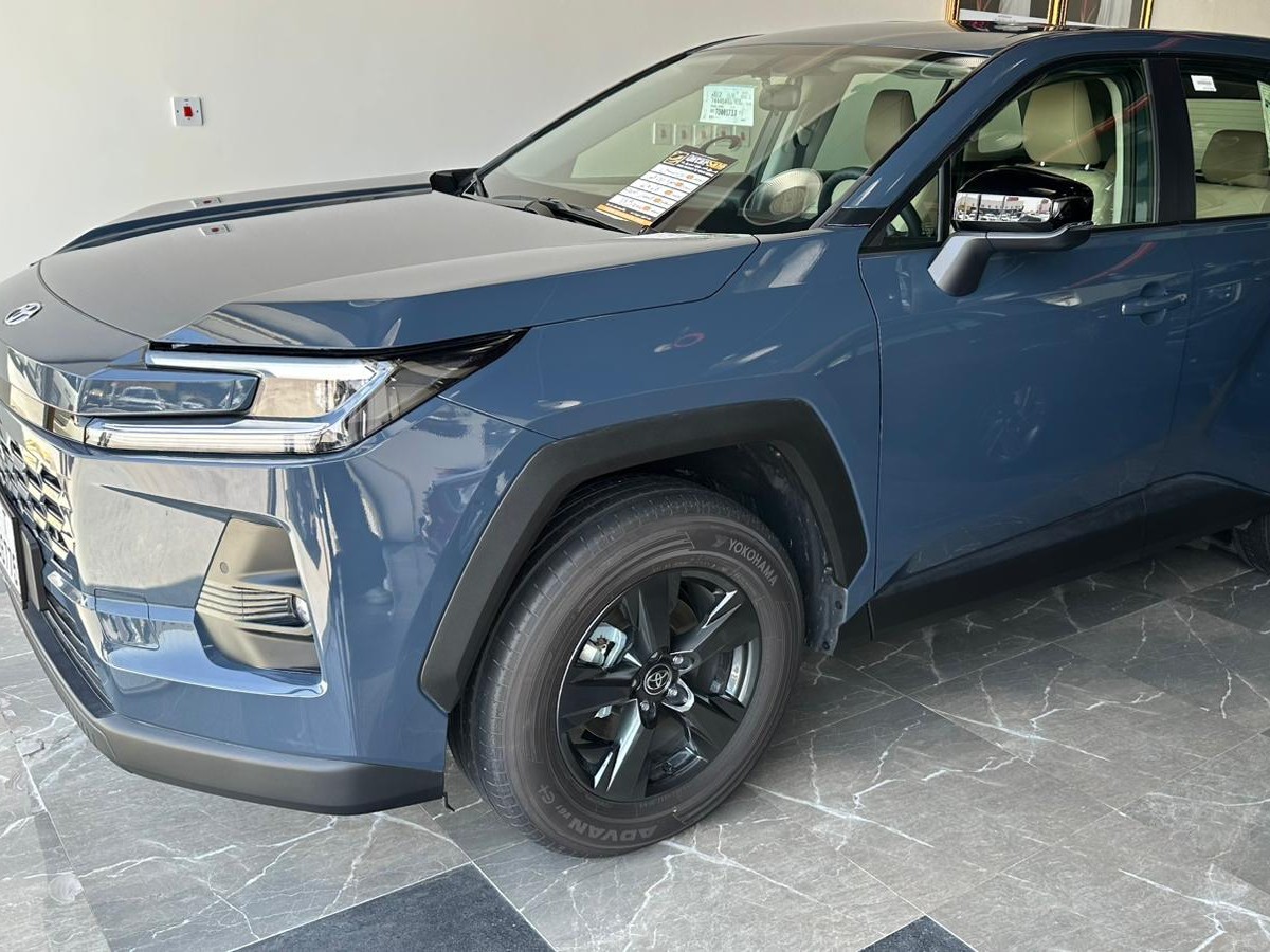 Toyota RAV4 LE HYBRID 2026