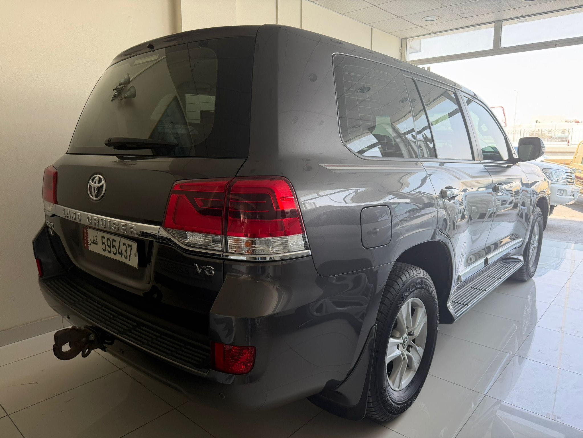 Toyota Land Cruiser GXR v6 2017 - Image 4