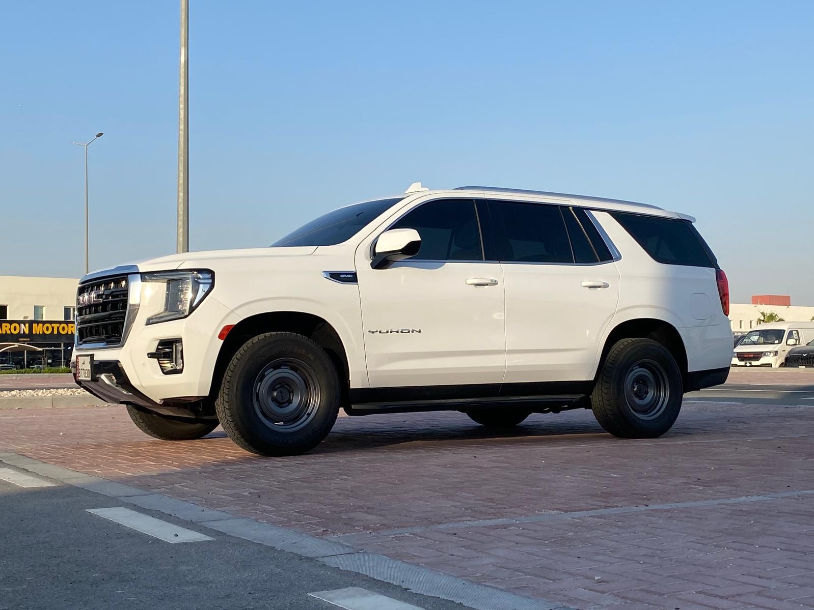 GMC Yukon SLE 2023 - Image 3