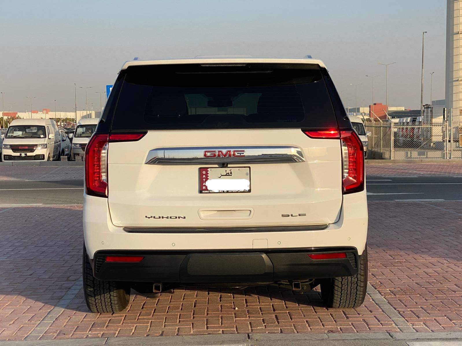 GMC Yukon SLE 2023 - Image 4