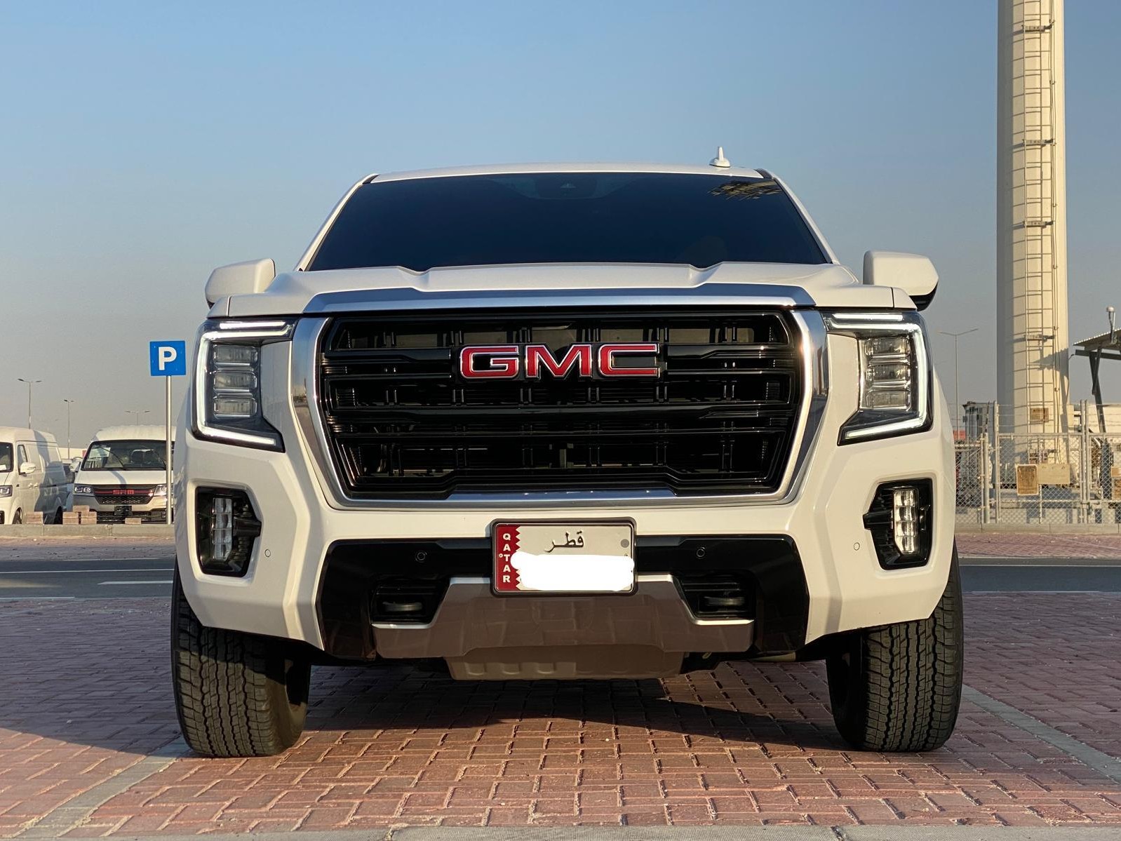 GMC Yukon SLE 2023 - Image 2