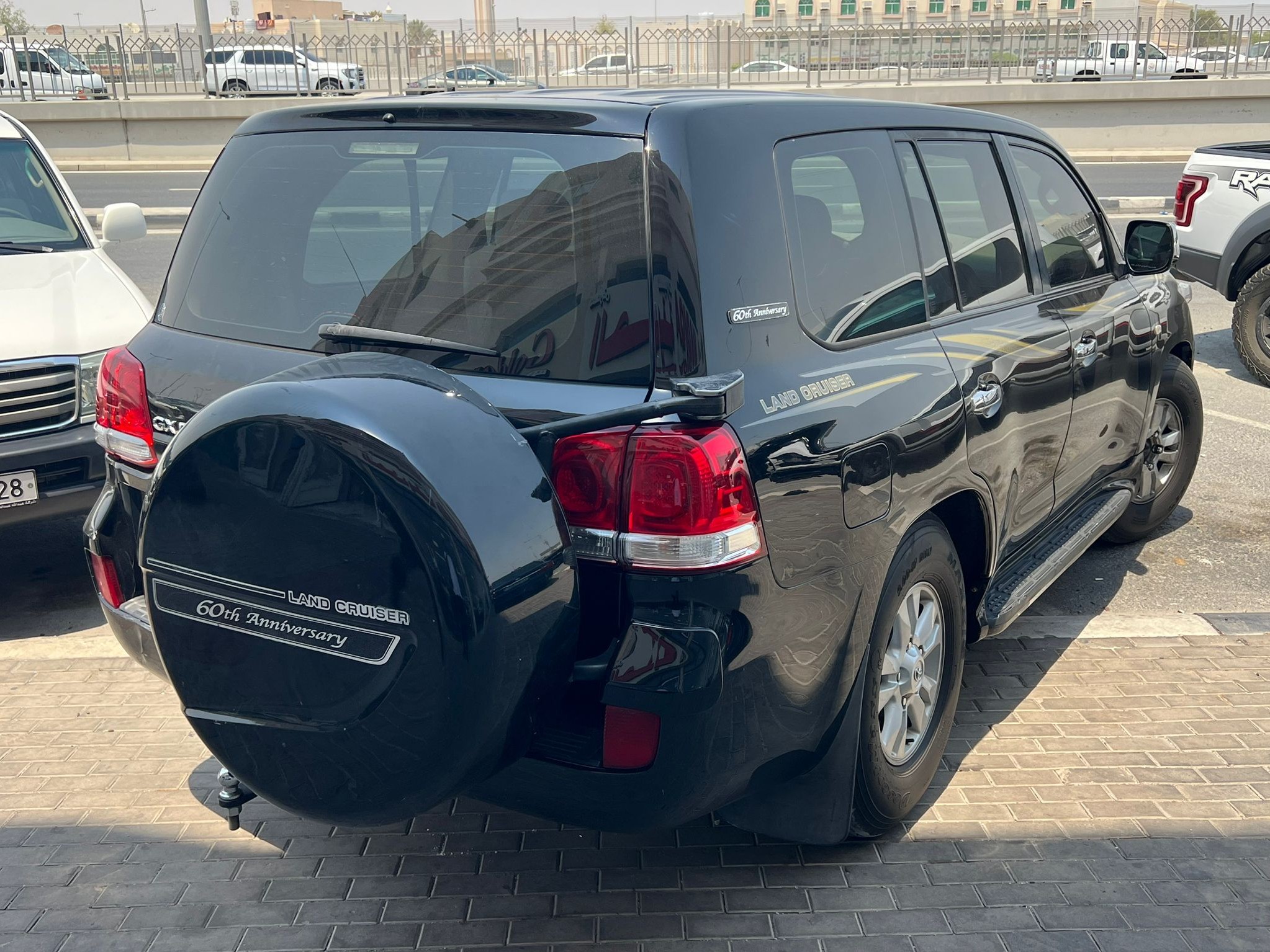 Toyota Land Cruiser GXR v6 2009 - Image 4