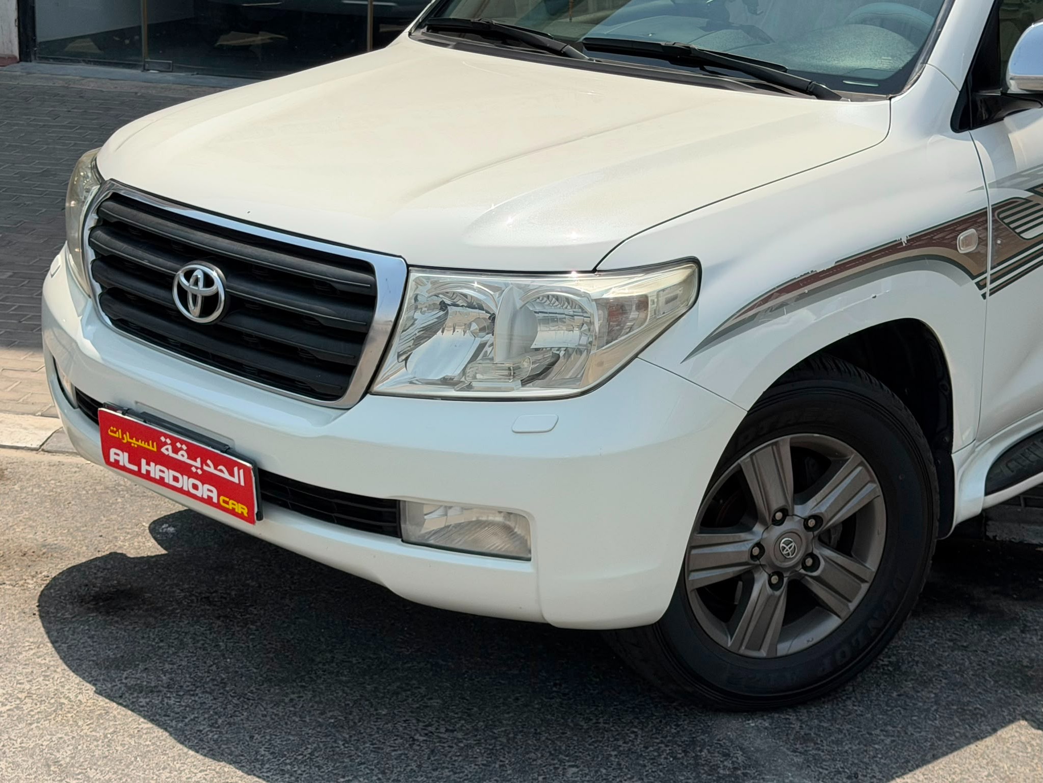Toyota Land Cruiser GXR v8 2009 - Image 2