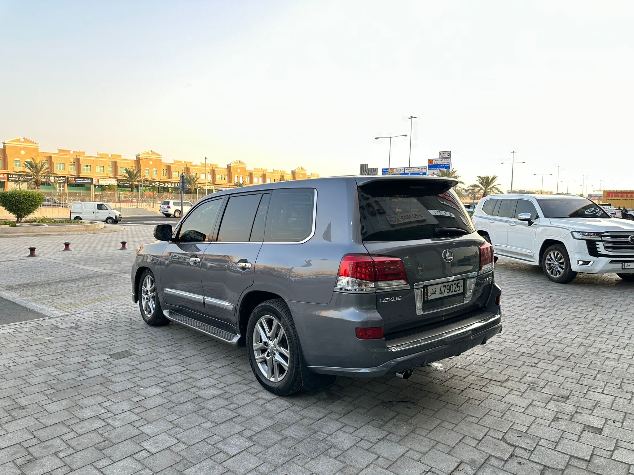 Lexus LX 570 S 2015 - Image 4