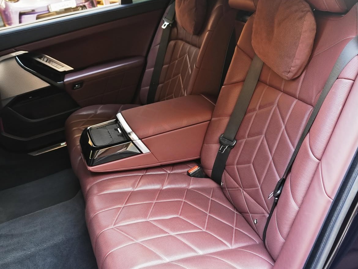 BMW 7-Series 740 i 2023 - Image 4