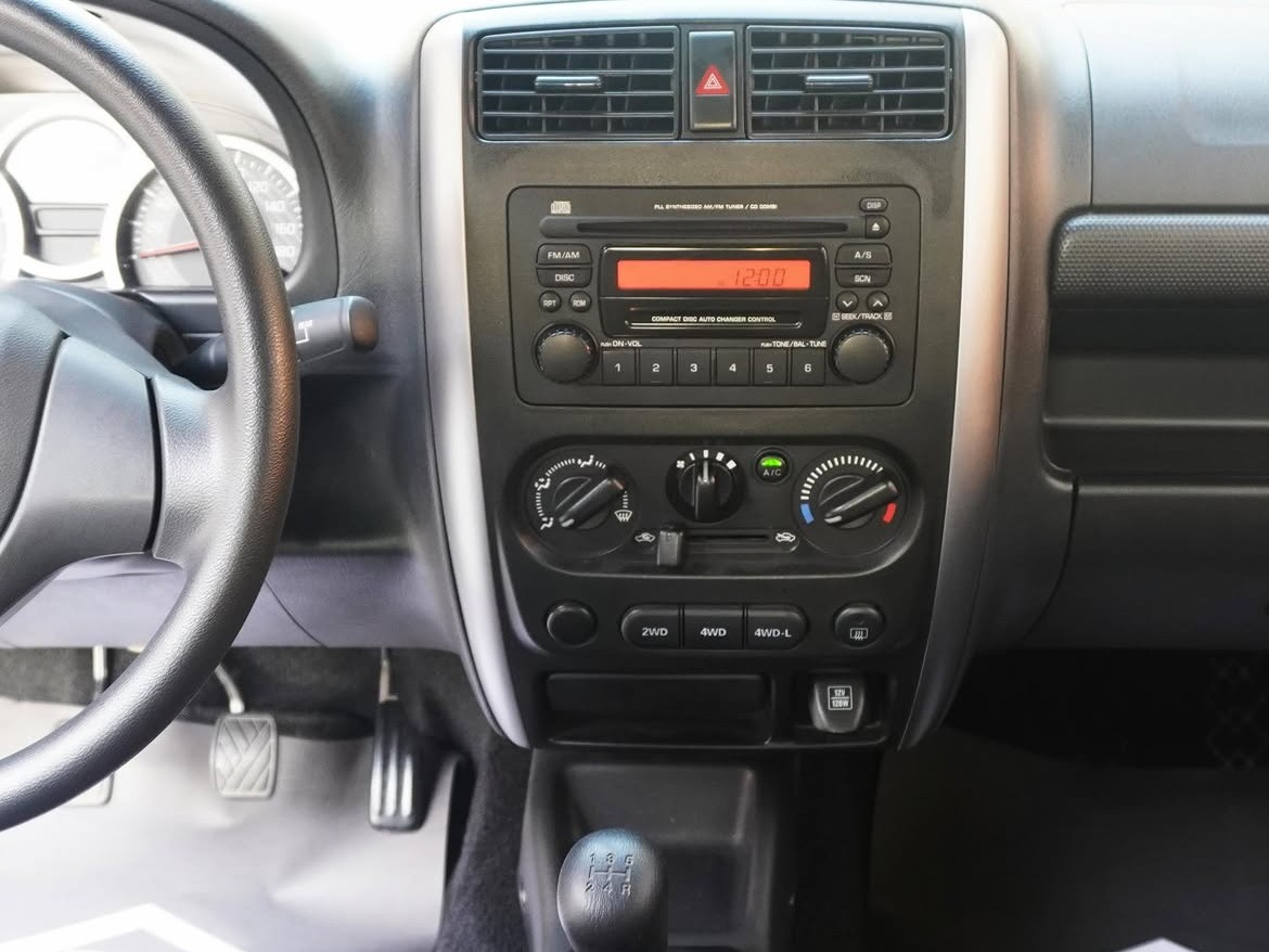 Suzuki Jimny 2015 - Image 2