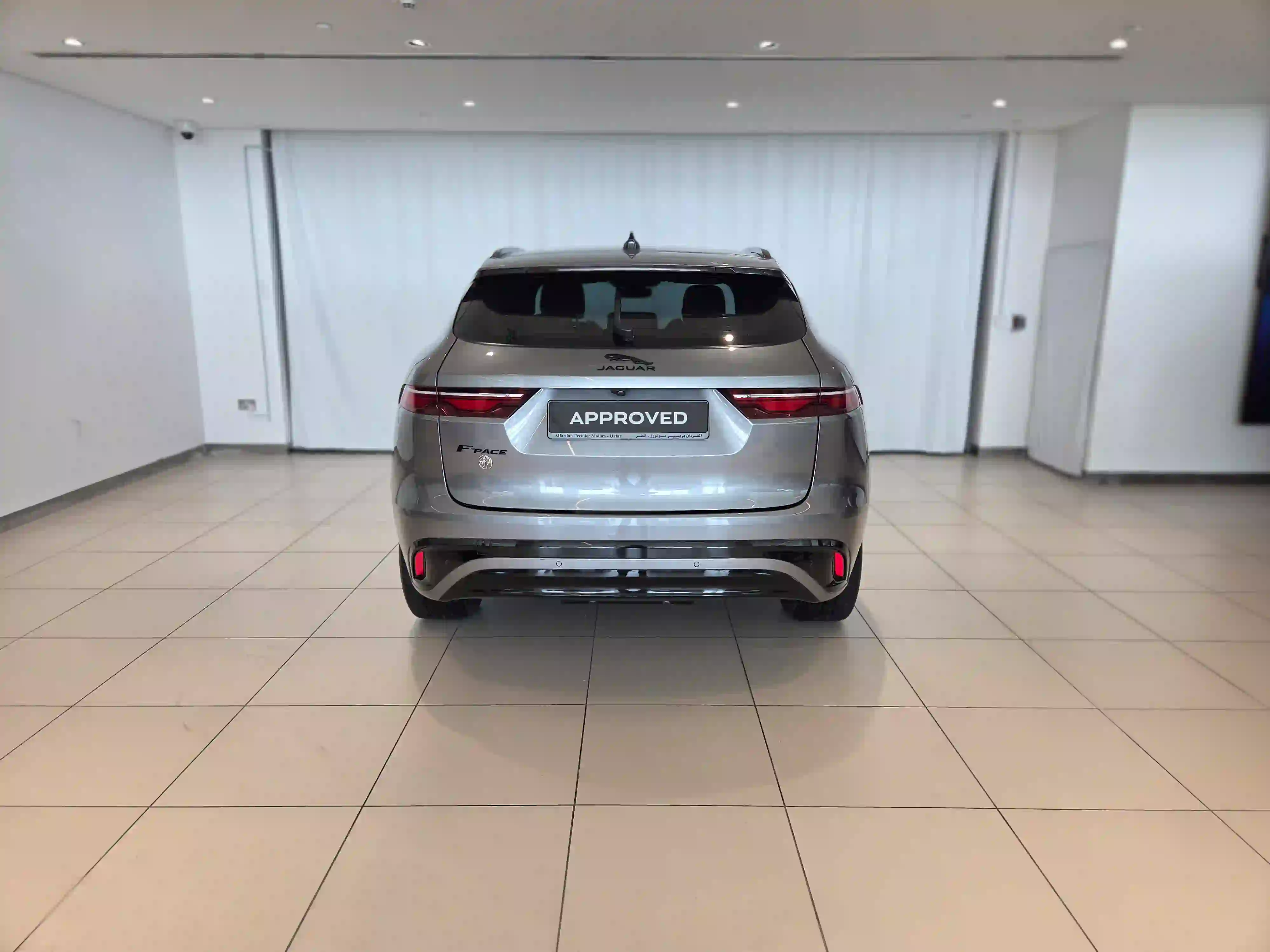 Jaguar F-PACE 2.0 i4 R-Dynamic SE 2023 - Image 2