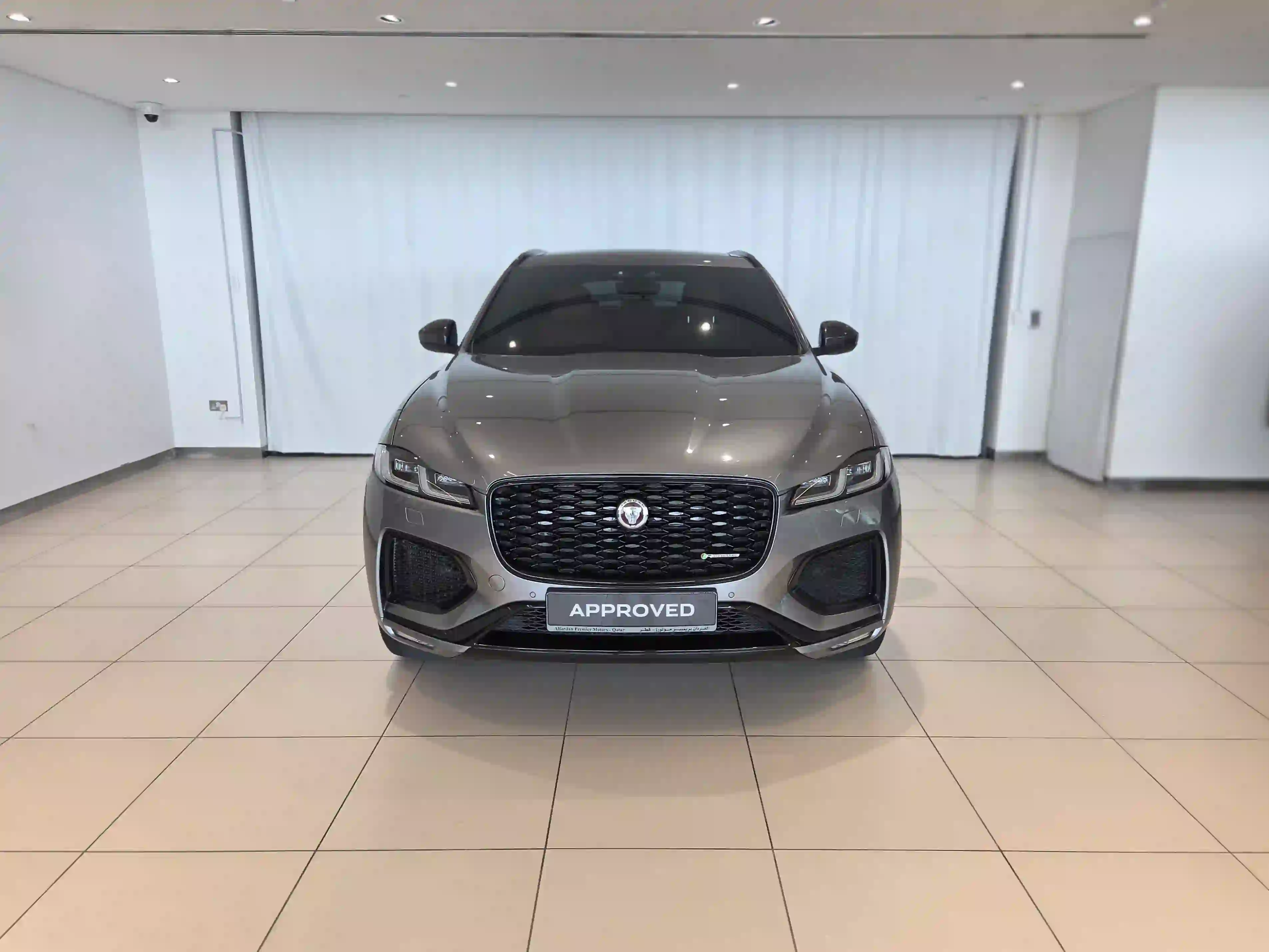 Jaguar F-PACE 2.0 i4 R-Dynamic SE 2023 - Image 4