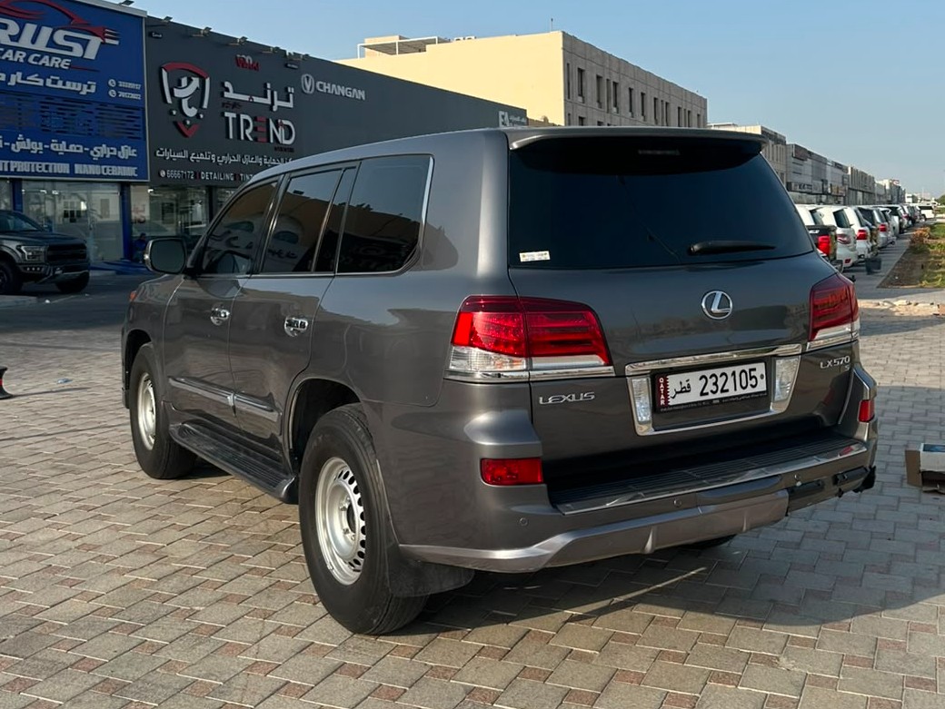 Lexus LX 570 S 2013 - Image 4