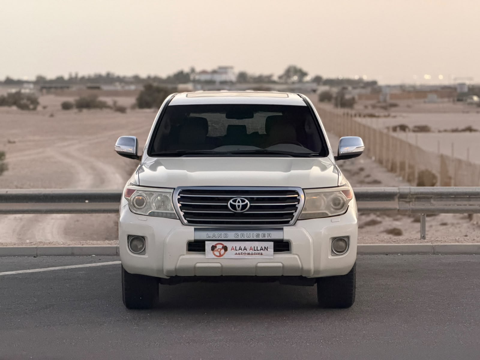 Toyota Land Cruiser GXR v8 2012 - Image 2